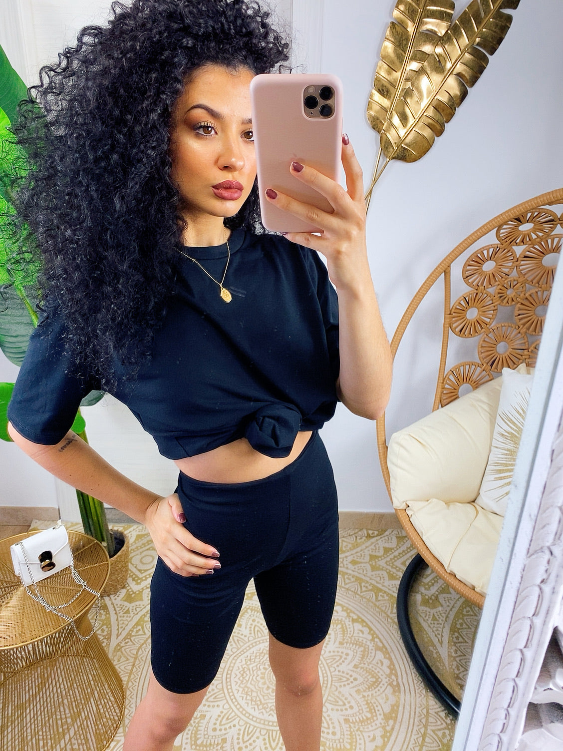 Completo sportivo maglia e pantaloncino nero