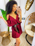 Abito in raso con rouches bordeaux