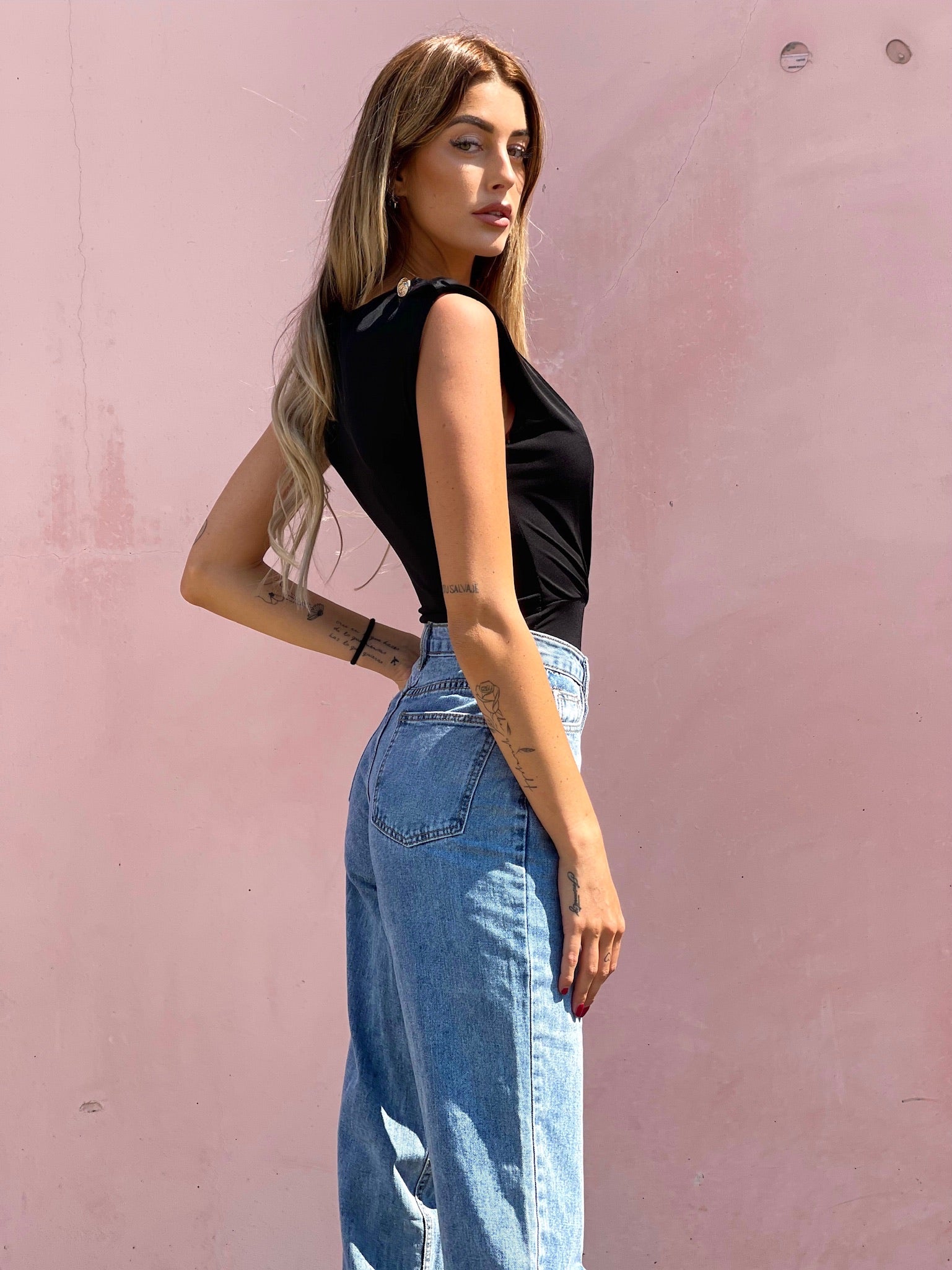 Jeans con maxi spacco