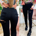 Jeans Nero con strappo sul lato B