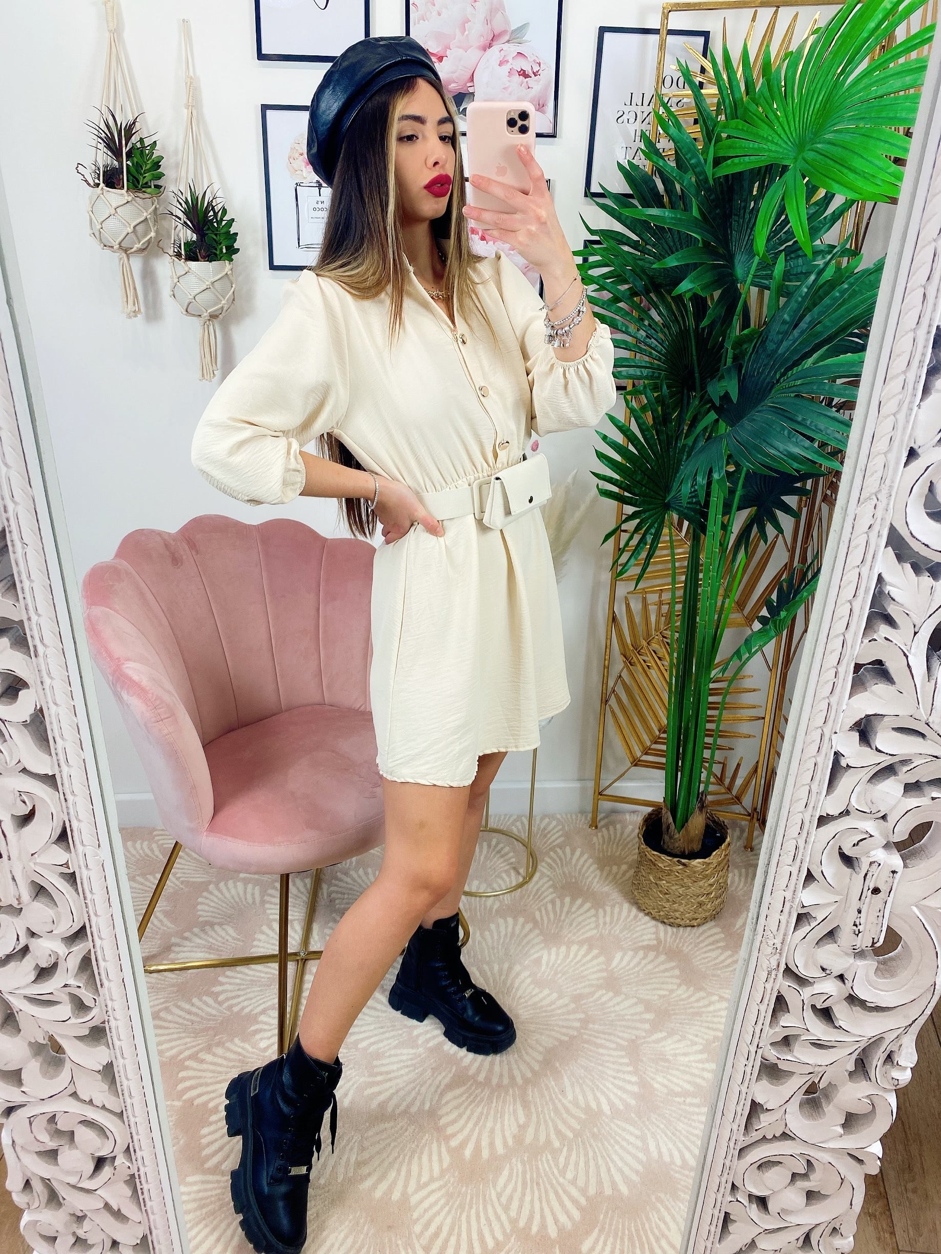 Abito con bottoni e cintura  beige