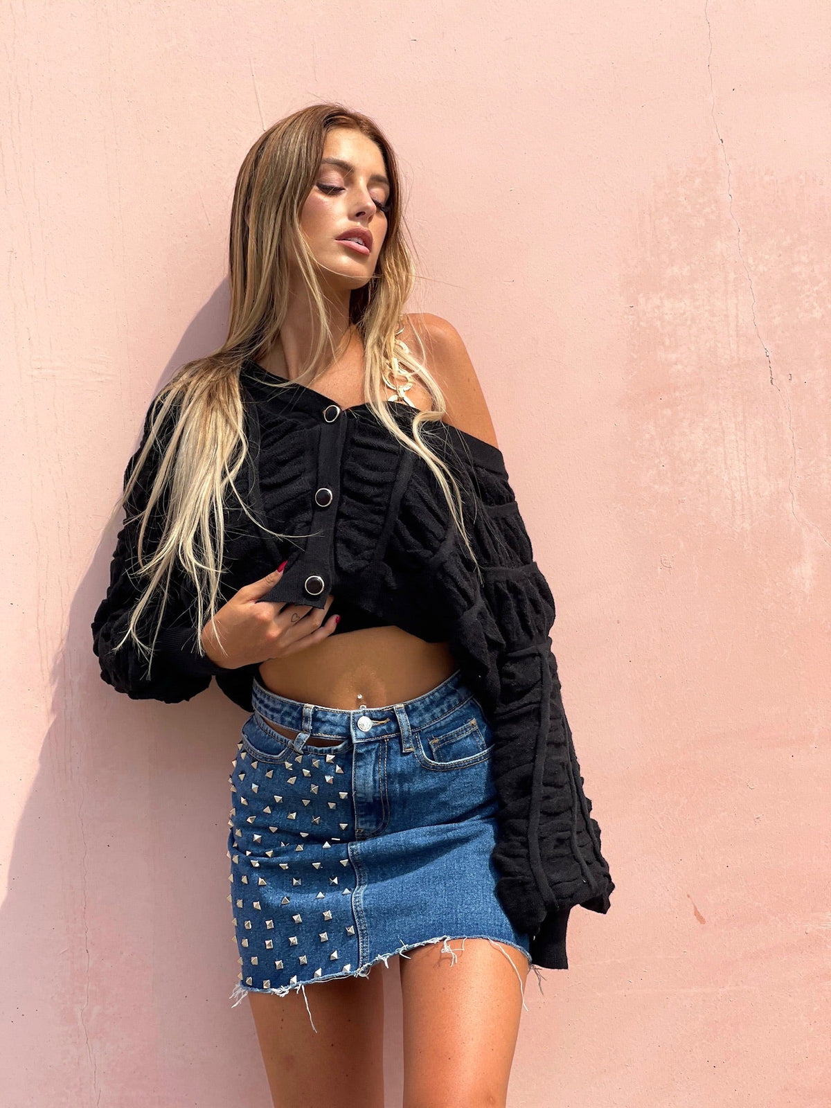 Gonna di jeans con borchie e trasparenze