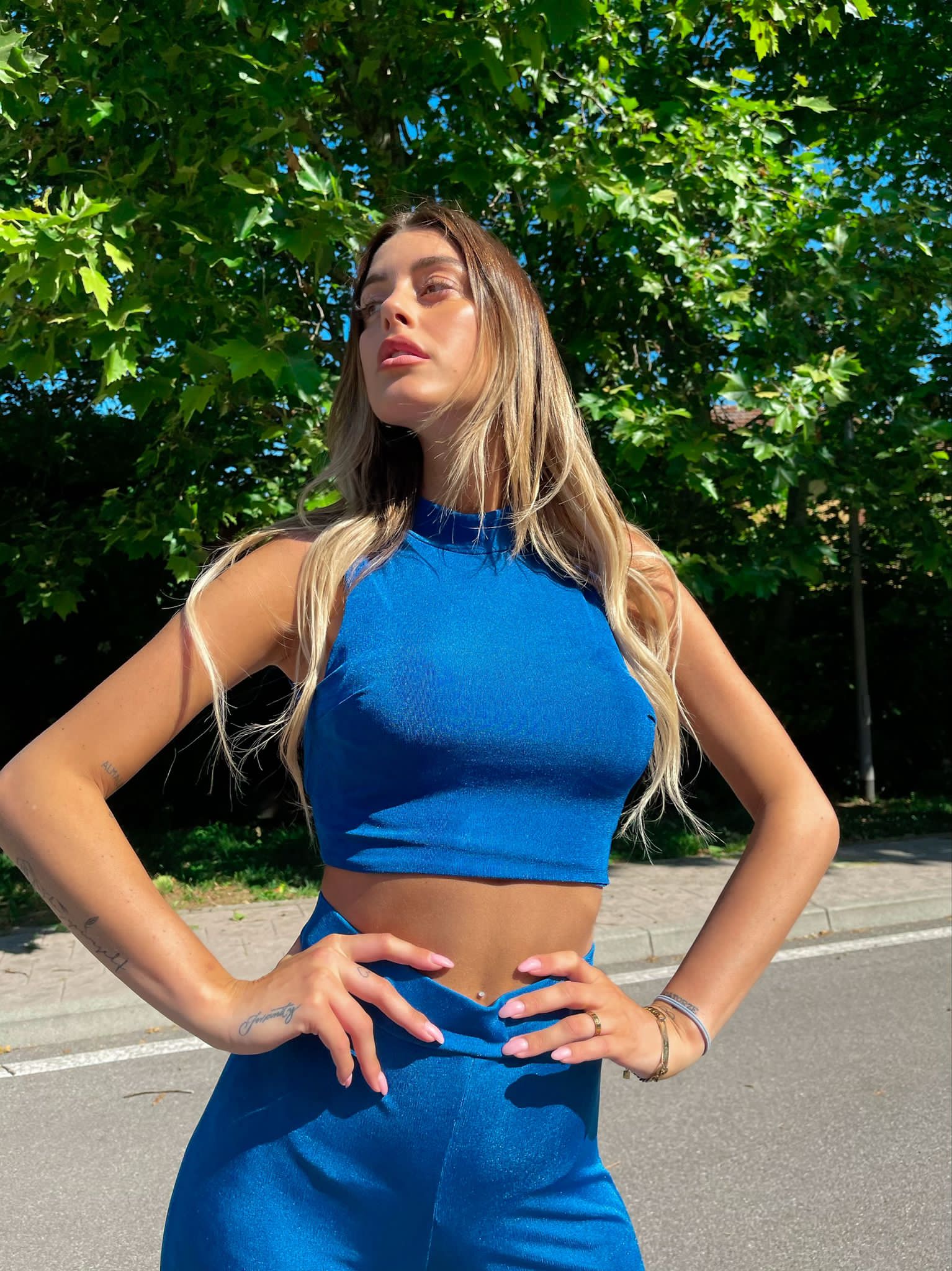 Completo pantalone con spacco e top