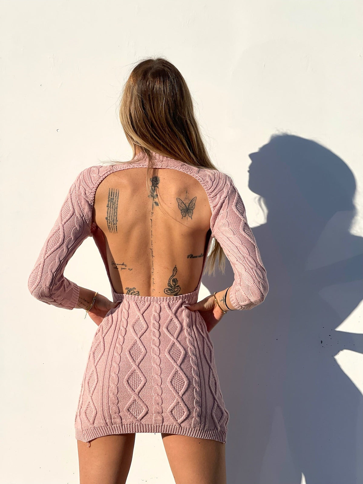 Abito a trecce schiena aperta rosa