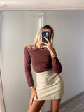 Gonna in ecopelle con bottoni beige