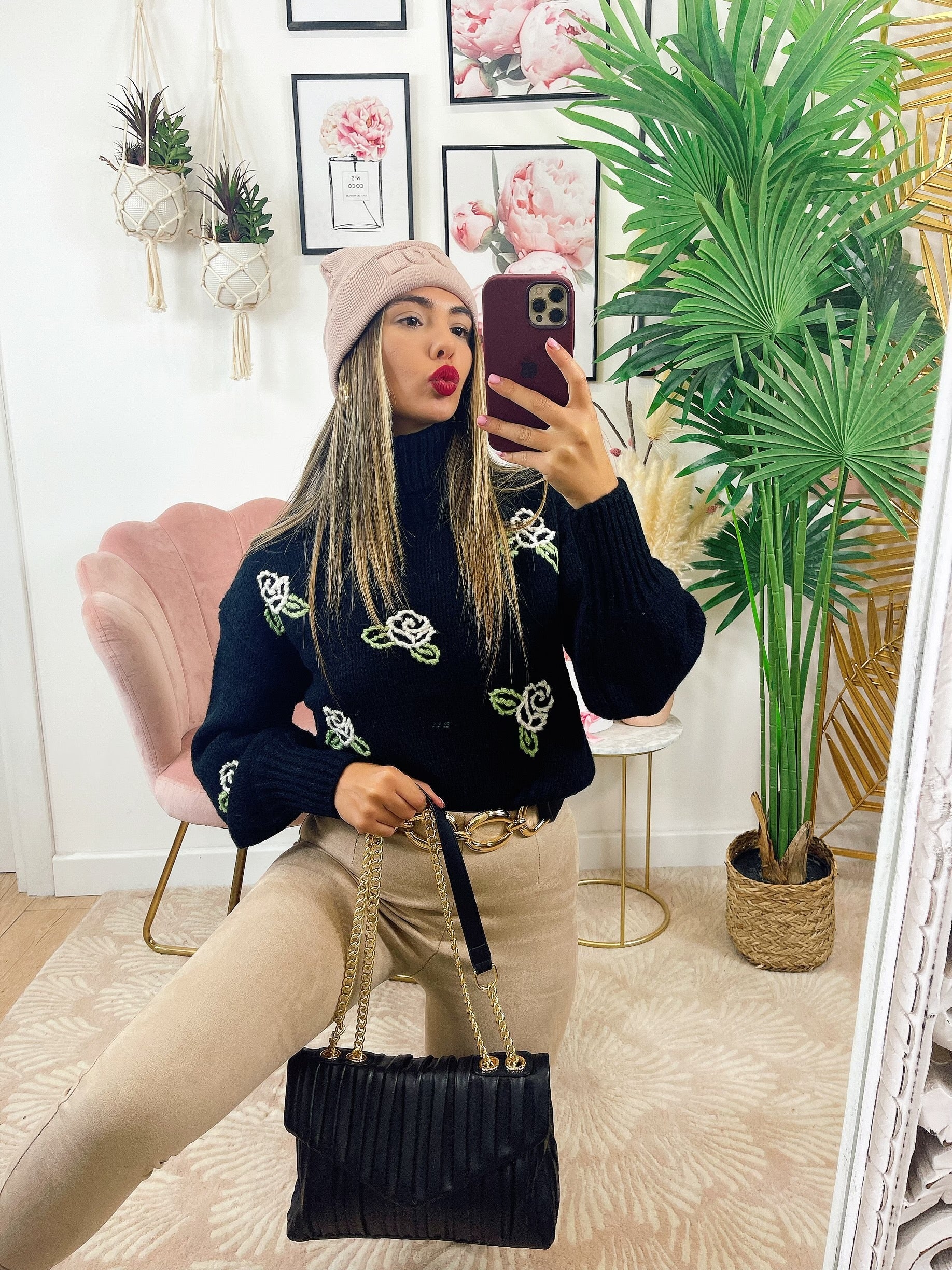 Maglione collo alto con rose nero