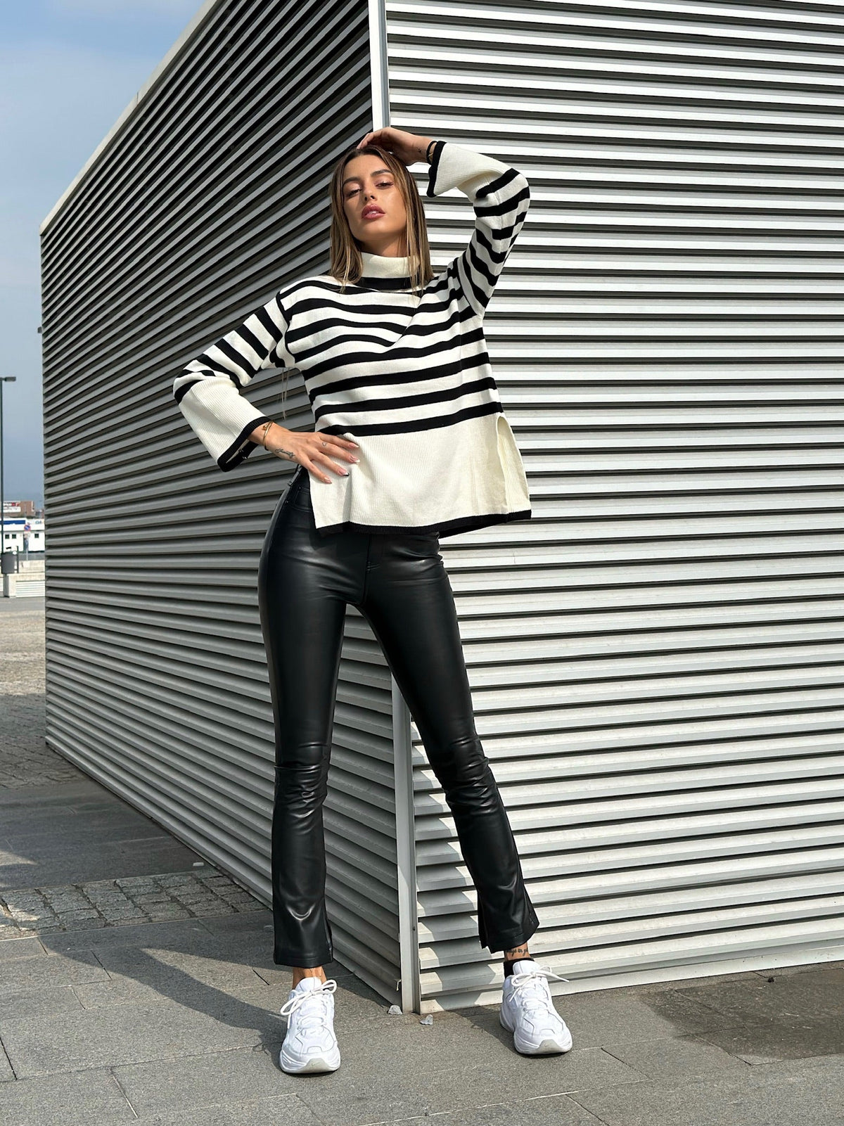 Maglione a righe collo alto