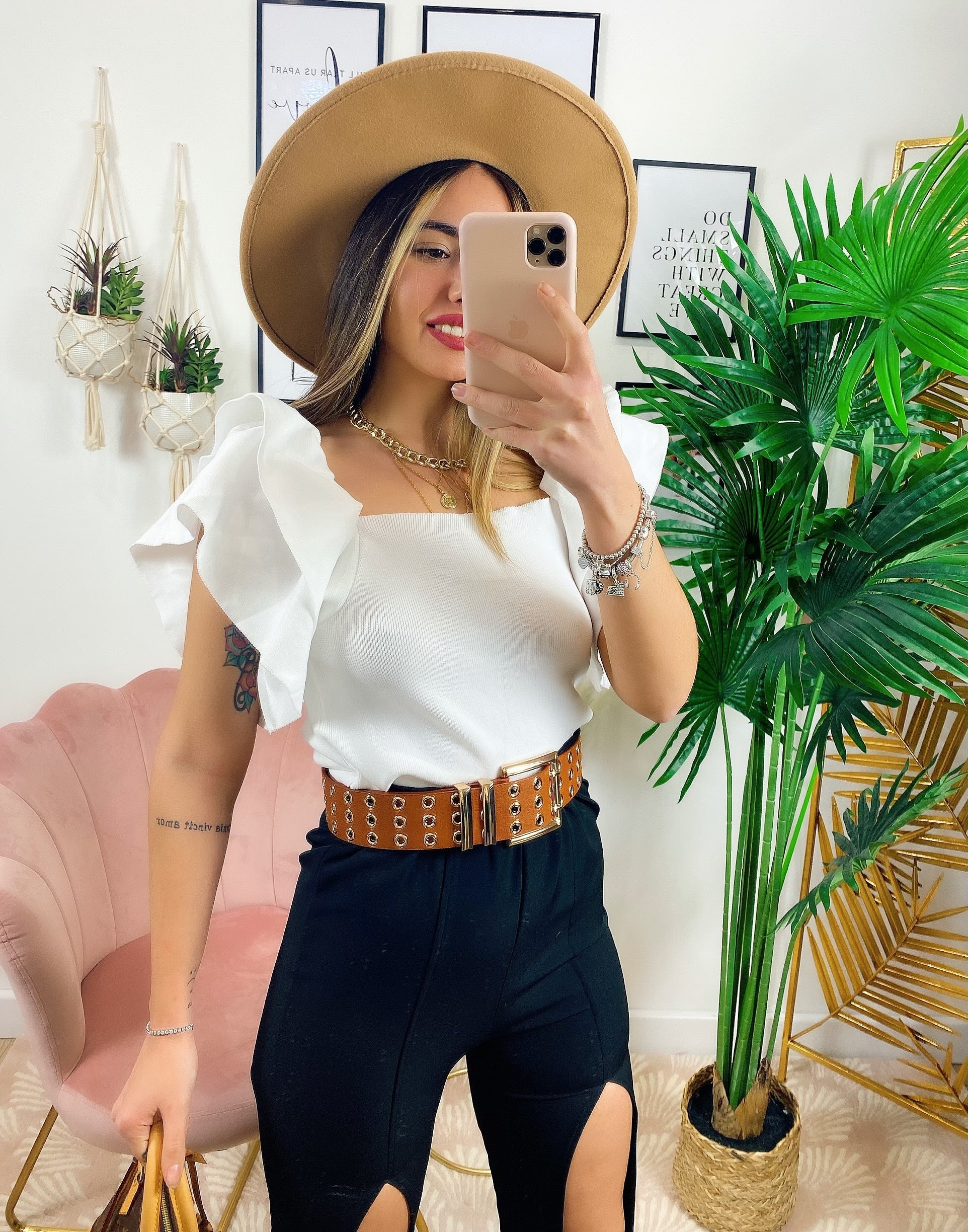 Blusa corta con voilant