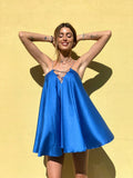 Abito in raso blu elettrico con punto luce