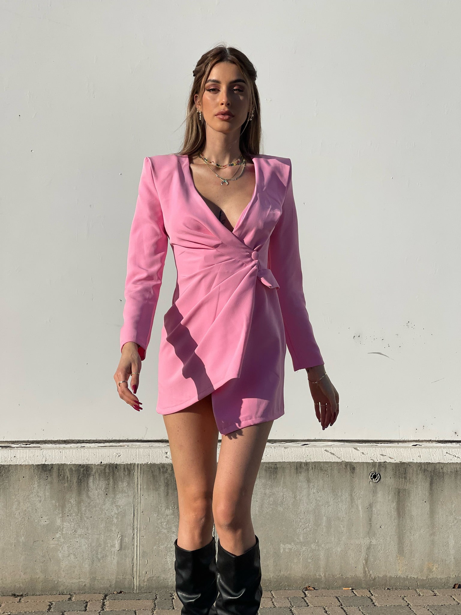 Abito a blazer con bottone rosa barbie