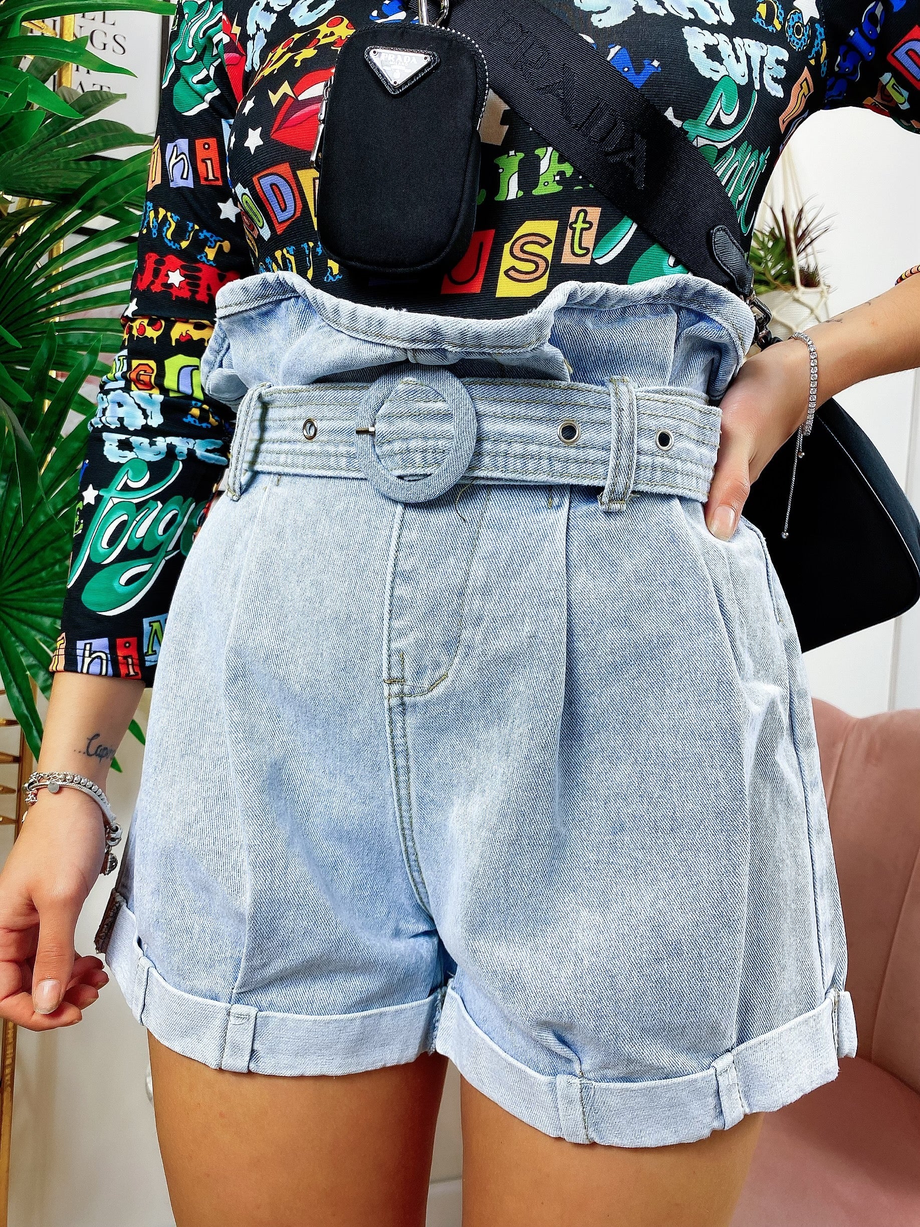 Short in jeans con cintura