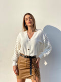 Maglione con onde e bottoni gioiello Bianco