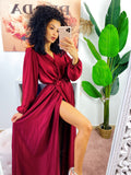 Abito in raso con maxi spacco manica lunga Bordeaux