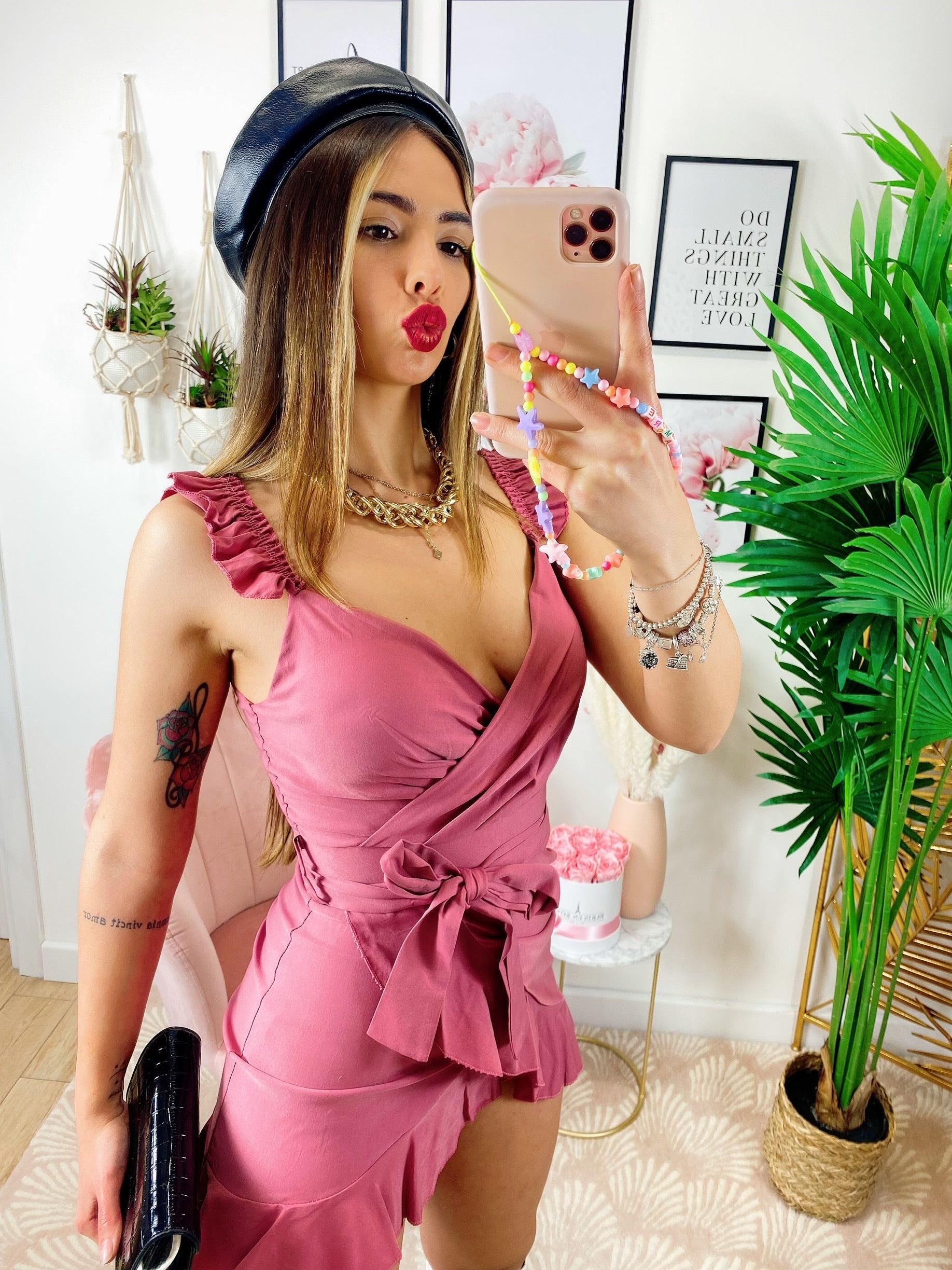 Abito corto rosa con gonna incrociata
