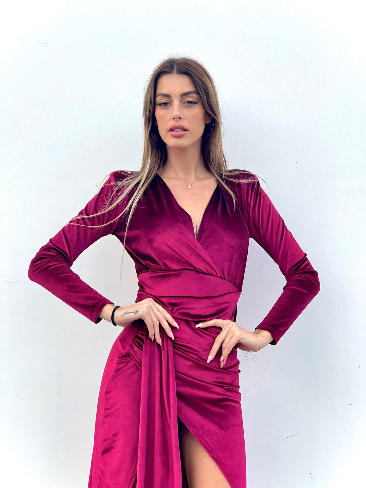 Abito lungo in velluto con maxi spacco Bordeaux