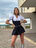 Salopette nera più camicia fiocchetto