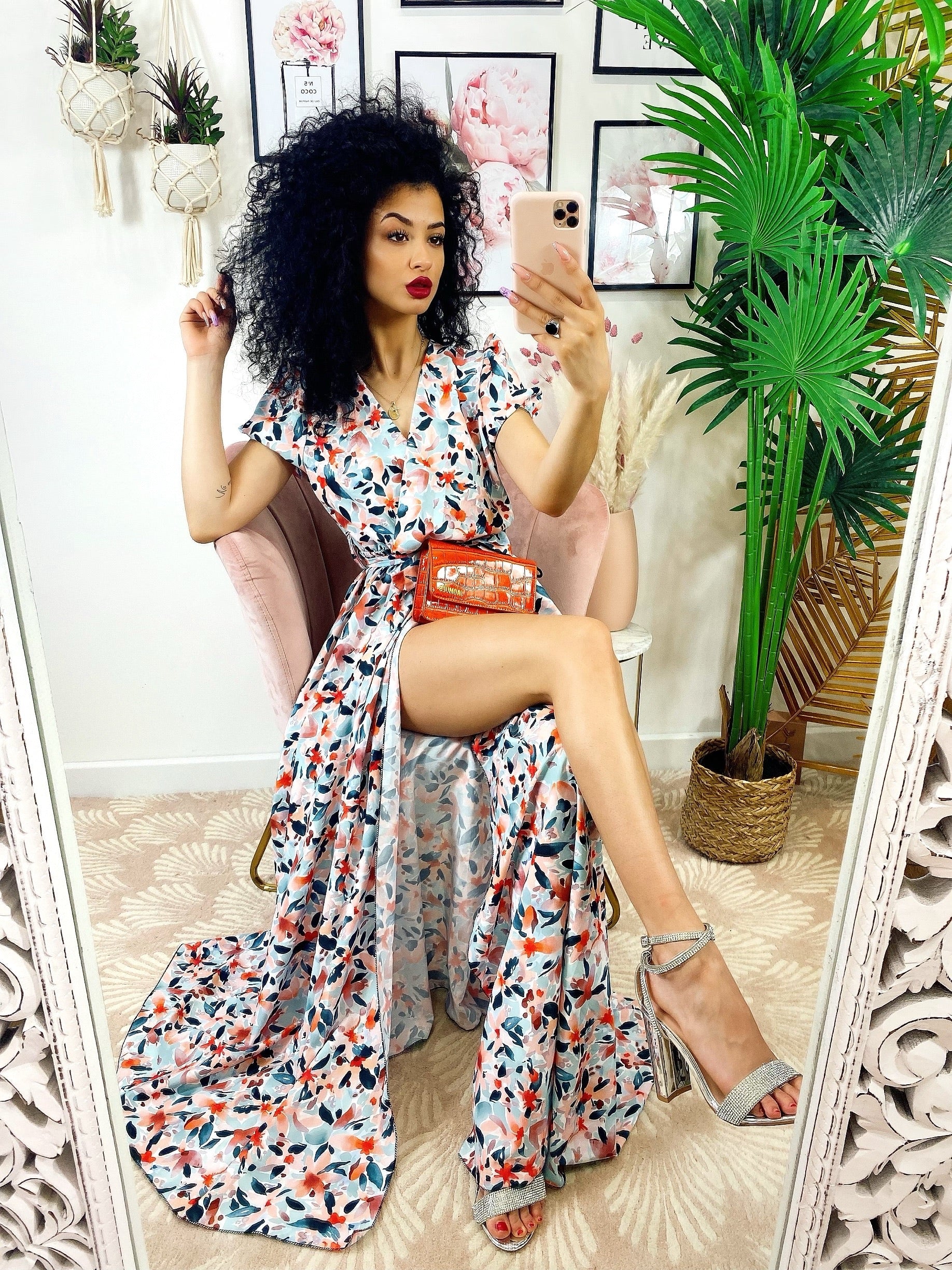Abito lungo con maxi spacchi a fiori base celeste