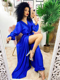 Abito in raso con maxi spacco manica lunga blu
