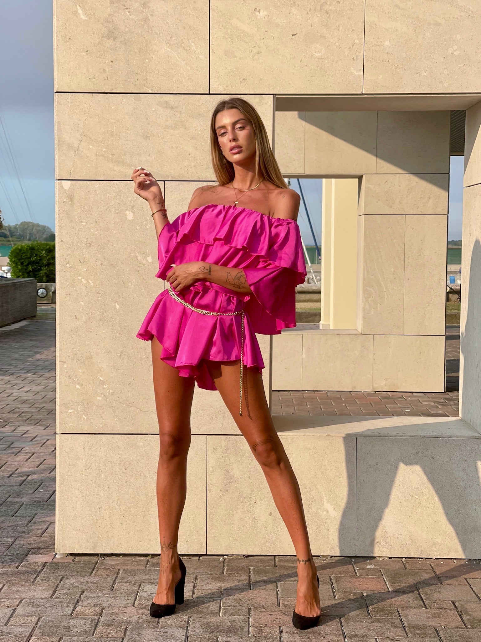 Tutina Fuxia scollo a barchetta e balze