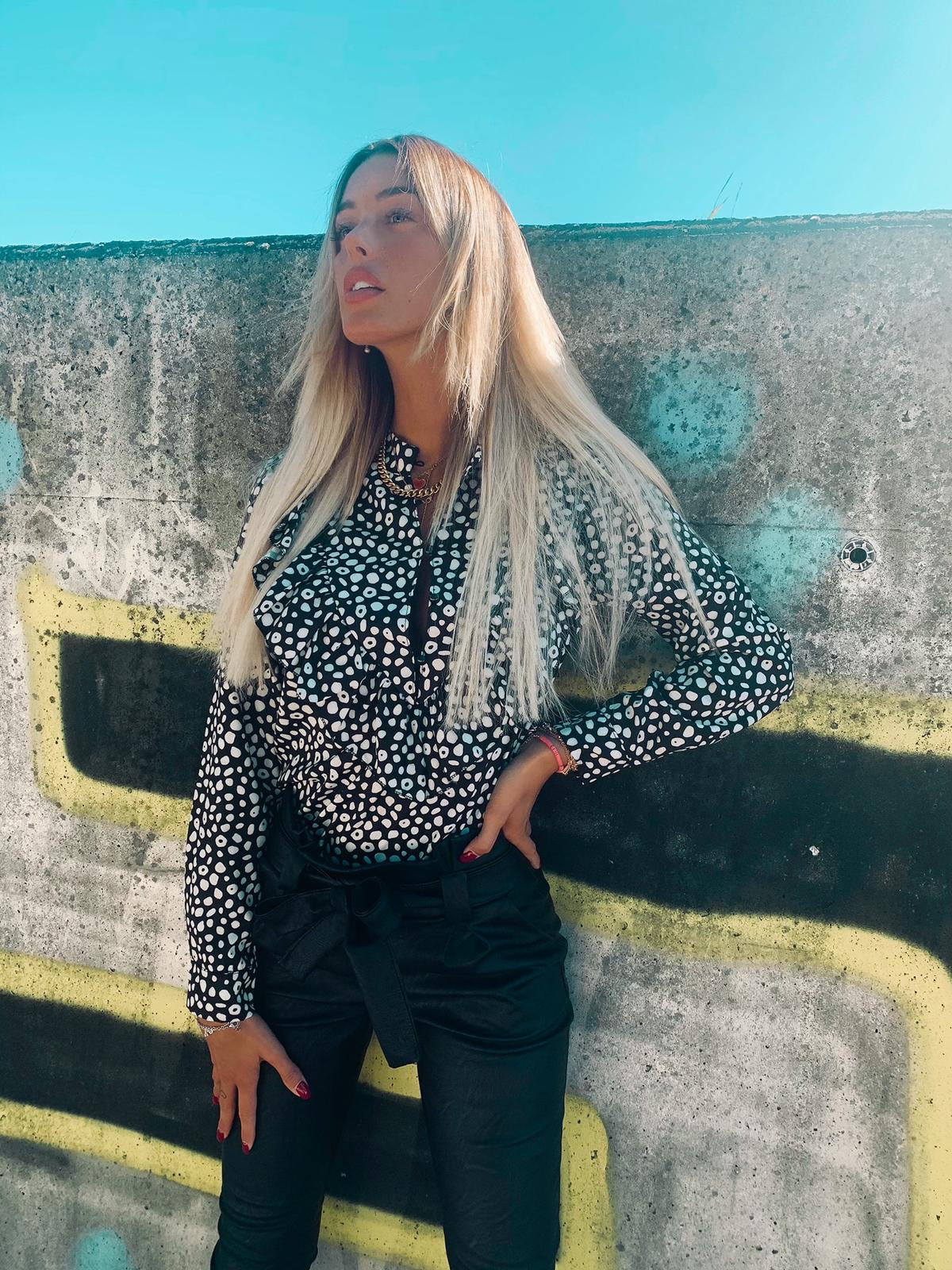 Camicetta con rouge nera a stampa bianca