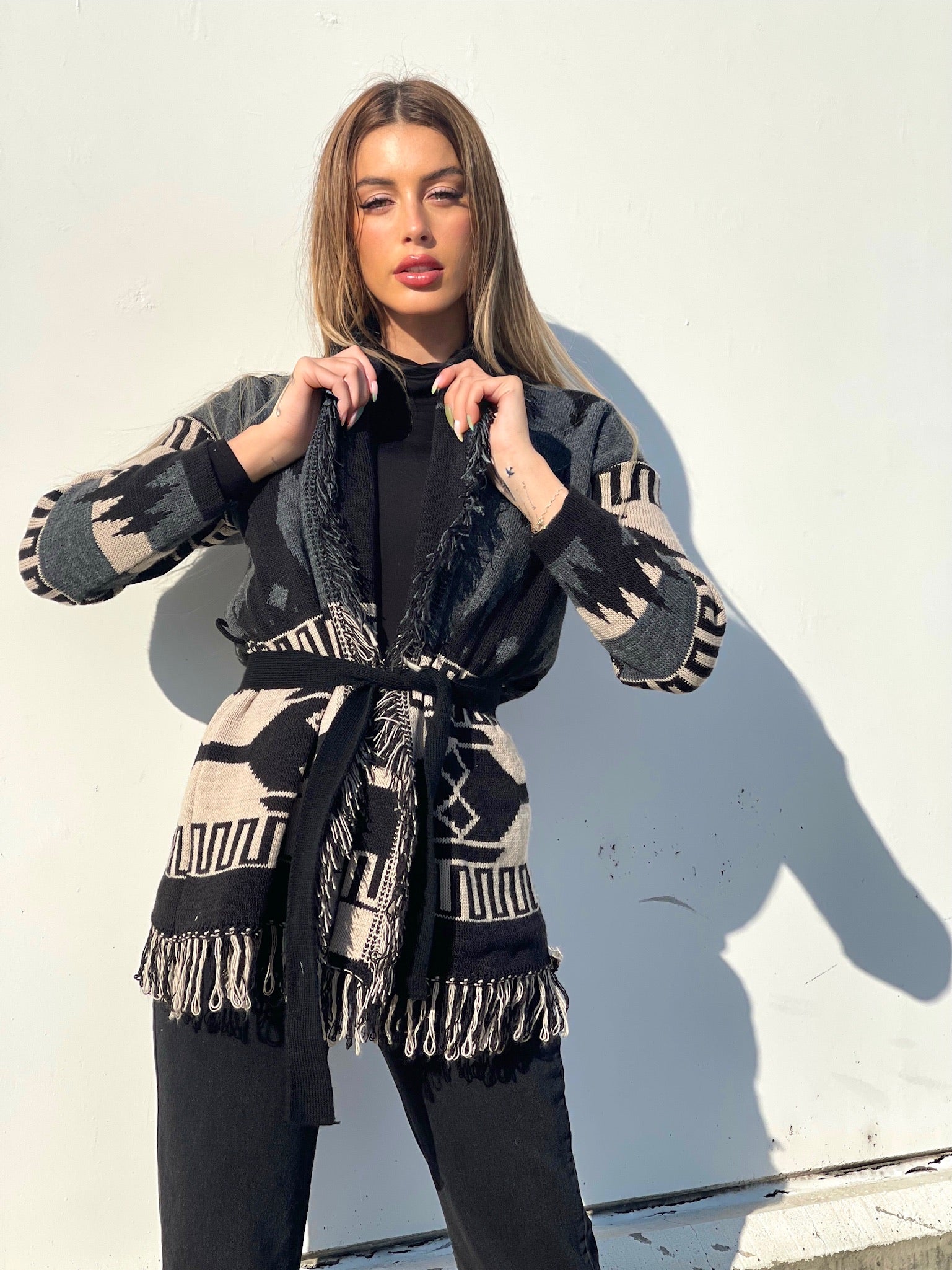 Cardigan frange e cinta dettaglio beige
