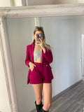 Completo giacca con bottoni e short vinaccia