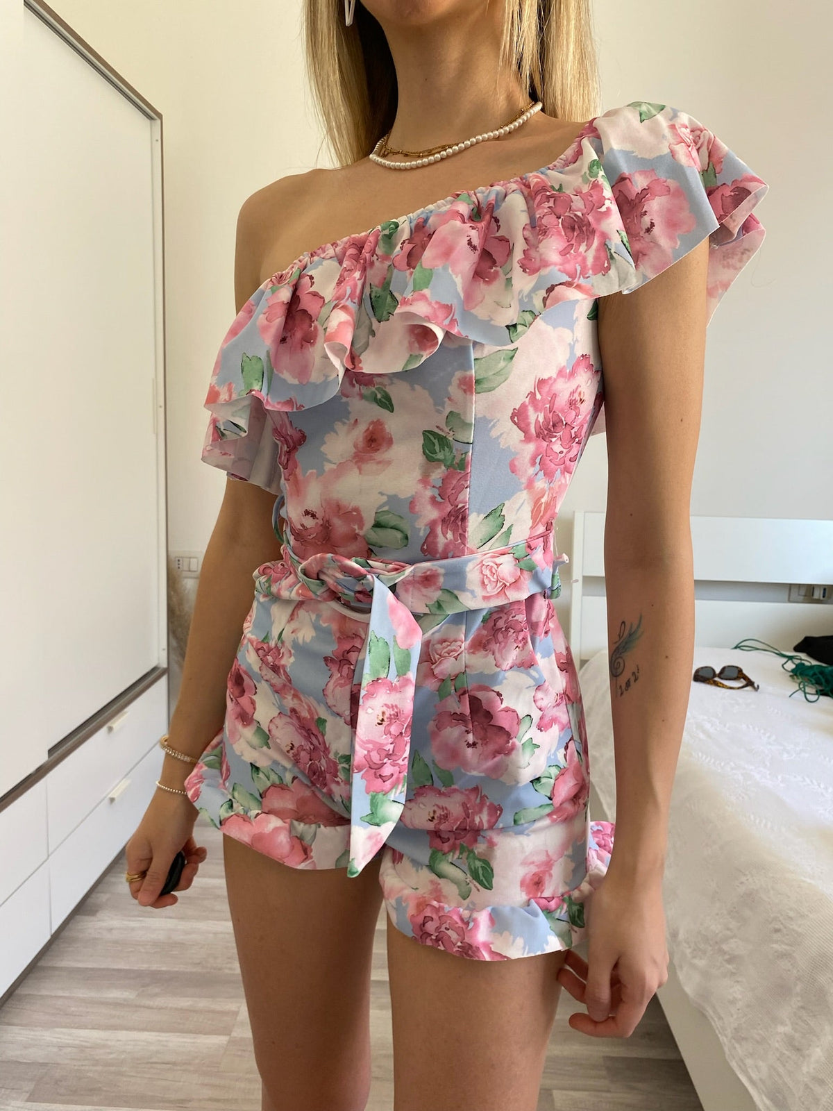 Tuta monospalla fiori rosa