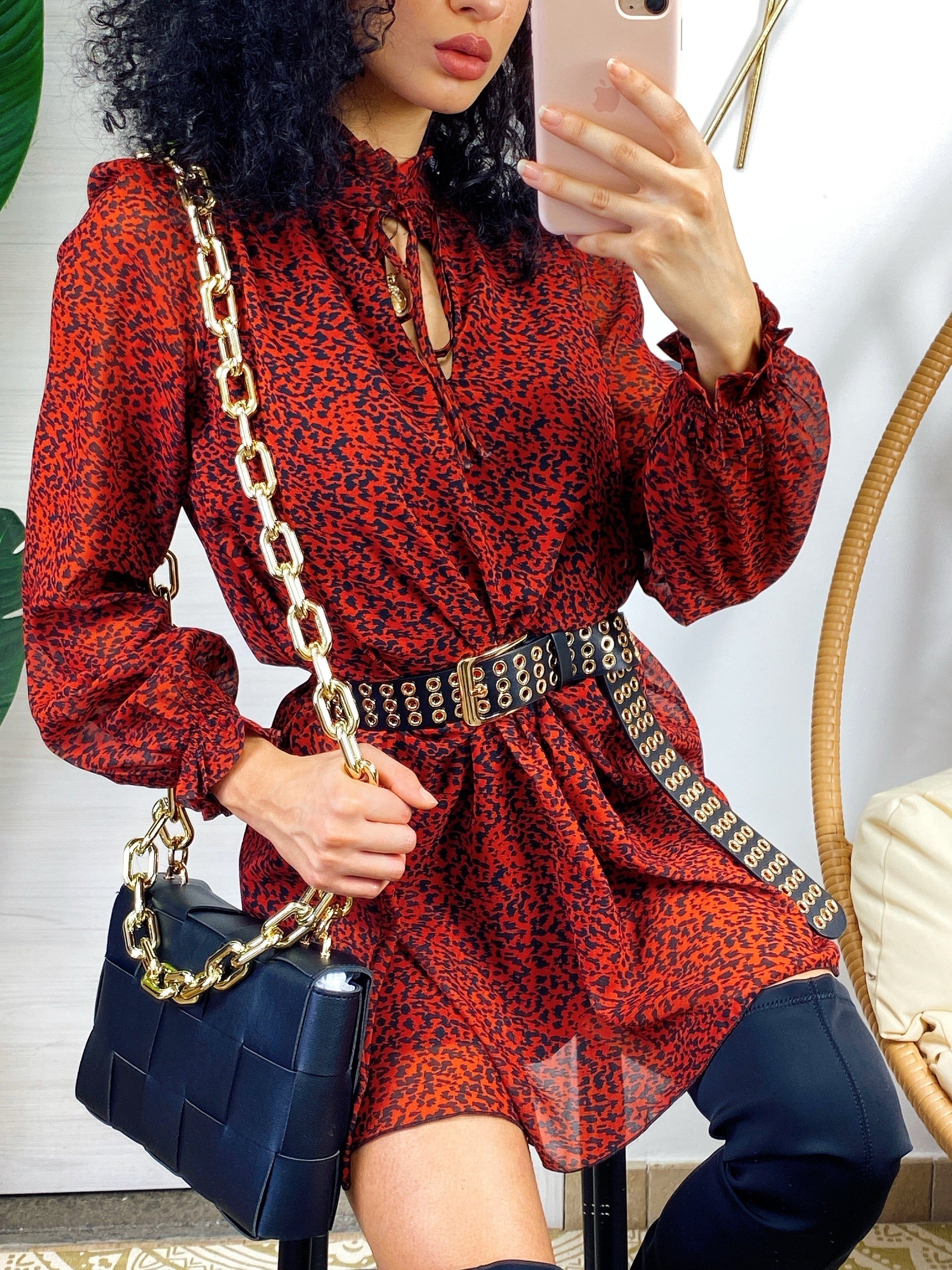 Abito morbido rosso con pois neri
