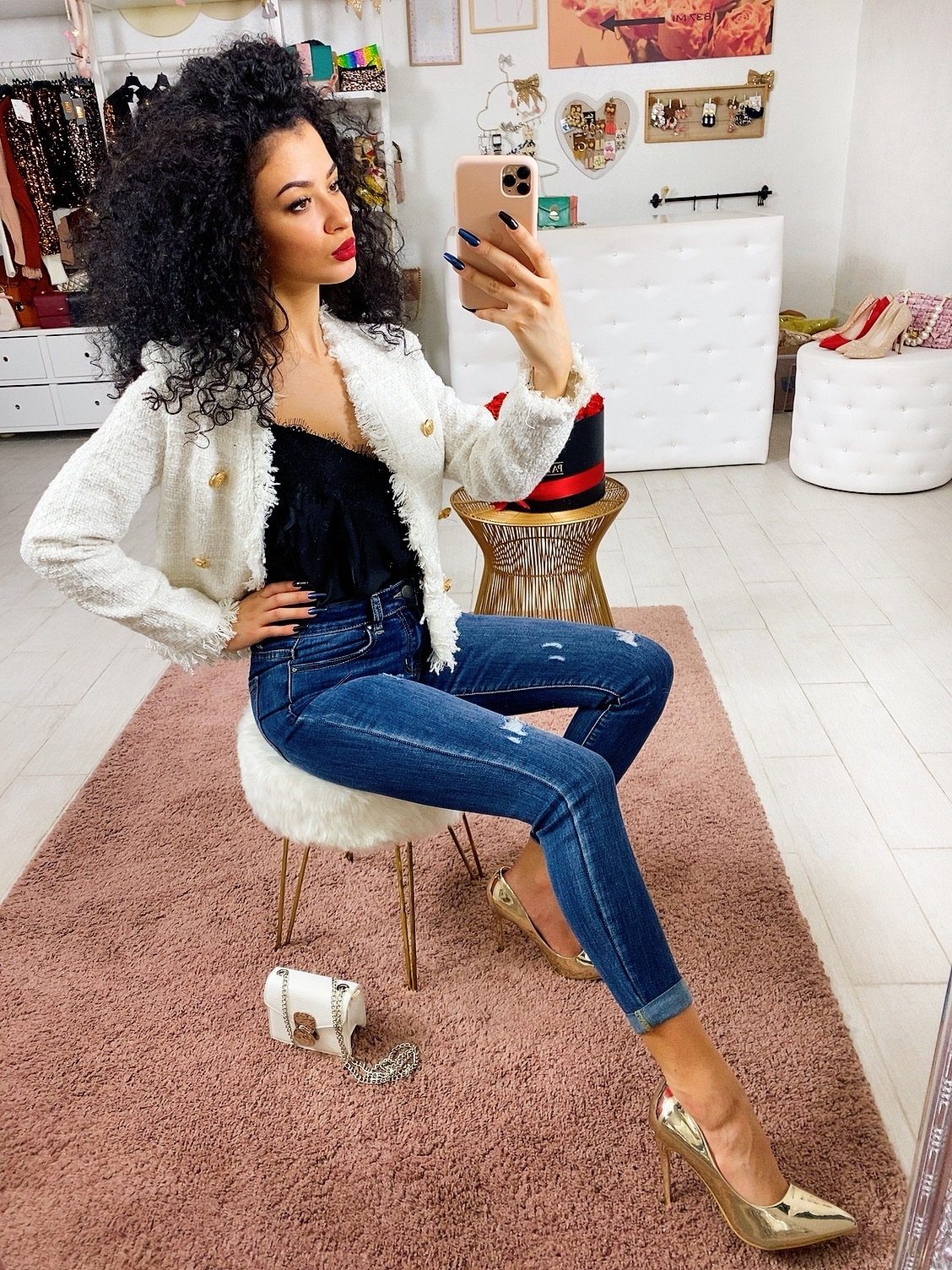 Jeans aderente con strappini