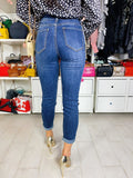 Jeans aderente con strappini