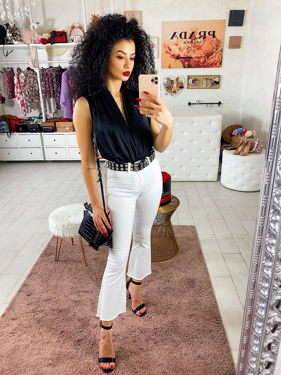 Jeans bianco alla caviglia con zampa
