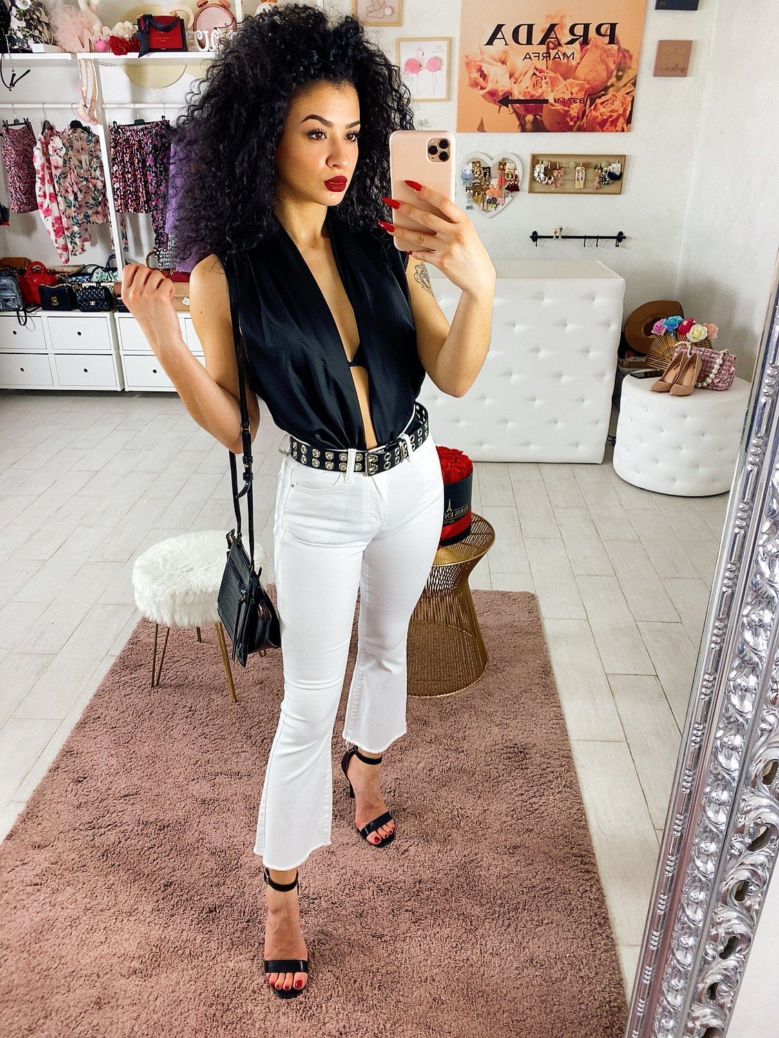 Jeans bianco alla caviglia con zampa
