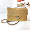 Maxi pochette in raffia