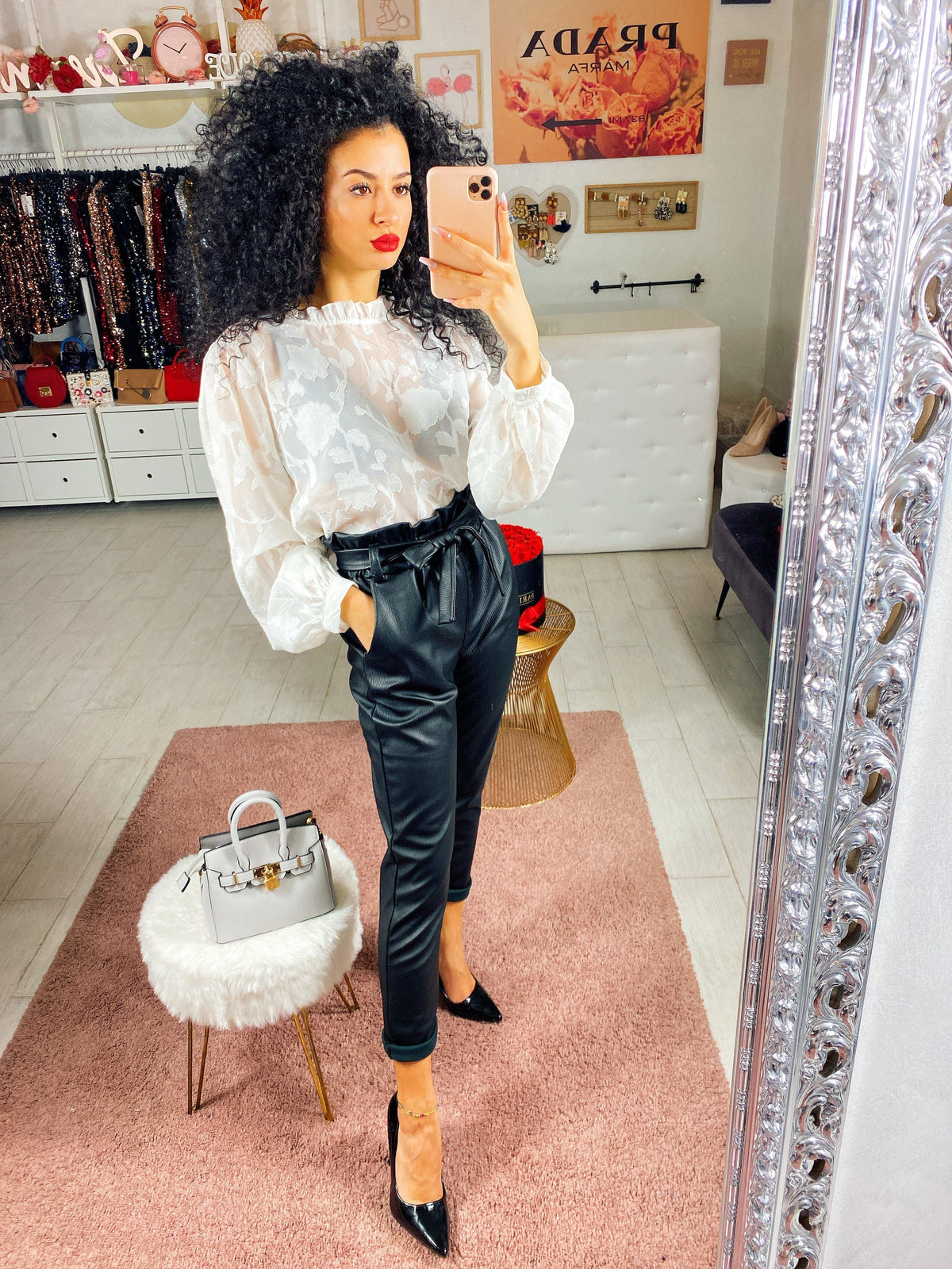 Pantalone in ecopelle con fiocco