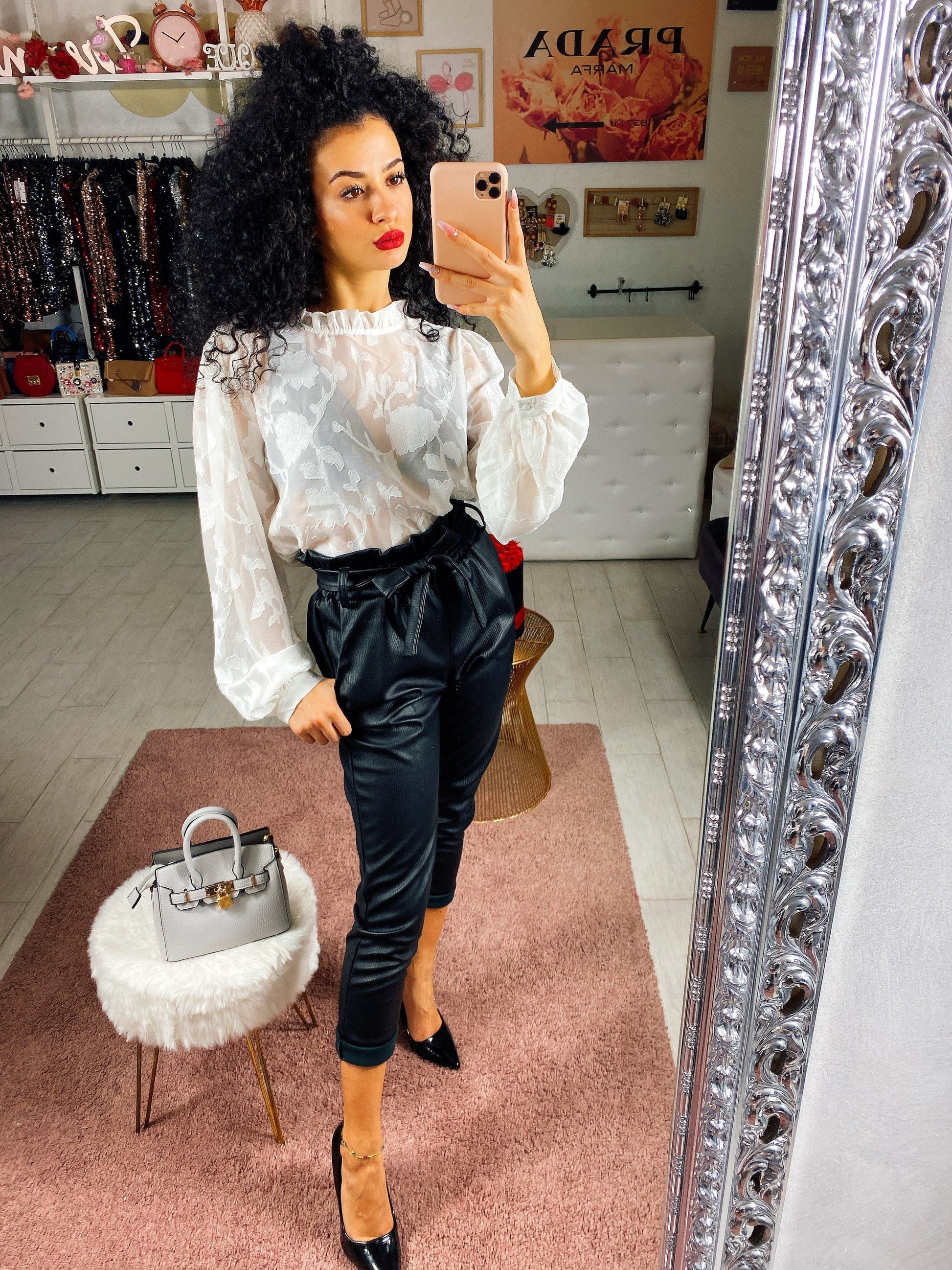 Pantalone in ecopelle con fiocco