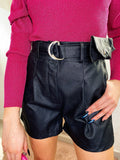 Short in ecopelle con marsupio
