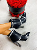 Stivaletti con borchie e tacco in strass